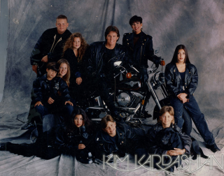 Illustration for article titled Vintage Kardashian Holiday Cards: Old Noses, Awkward Poses
